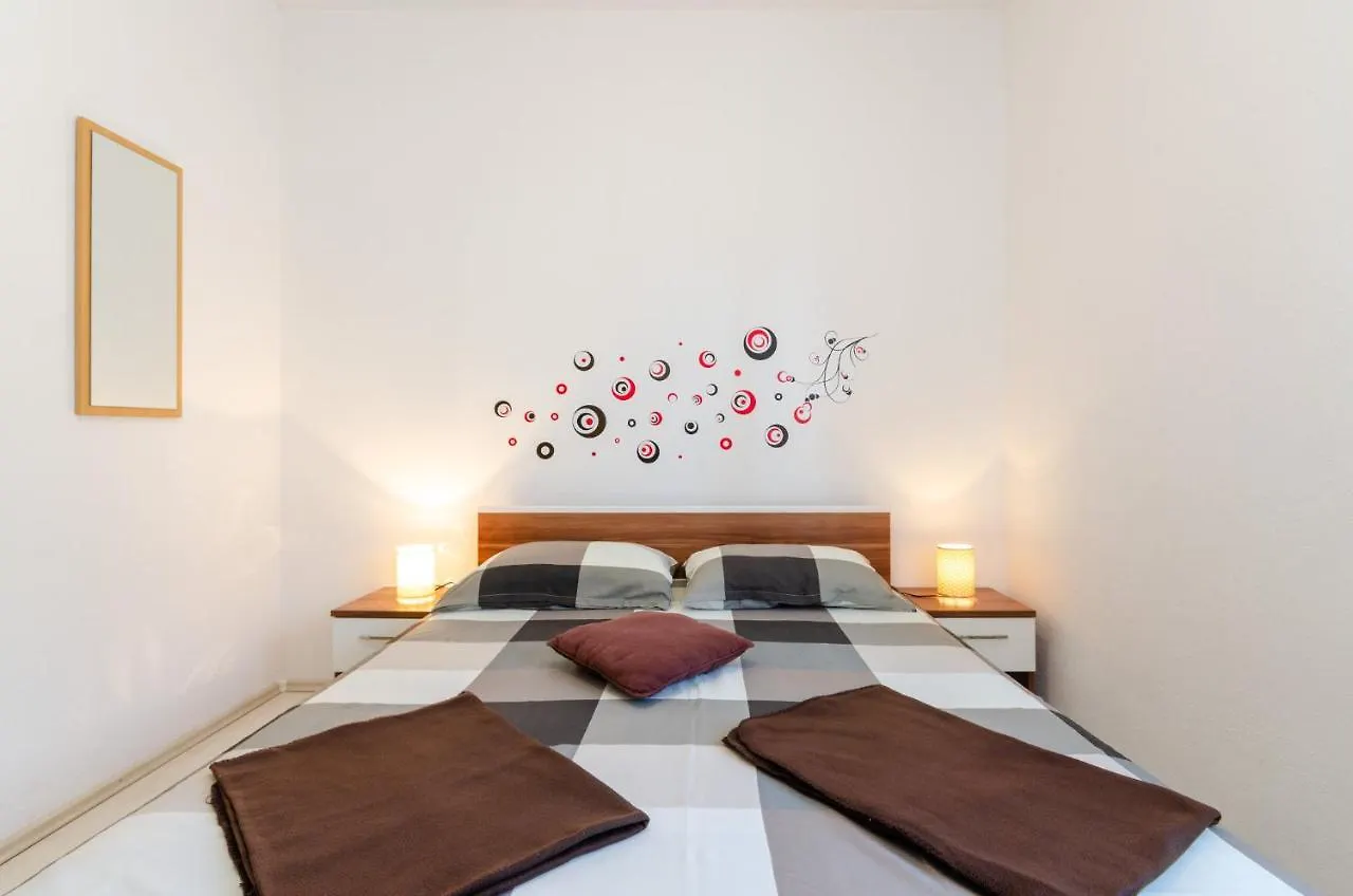 Ananas Apartments 茨里克韦尼察